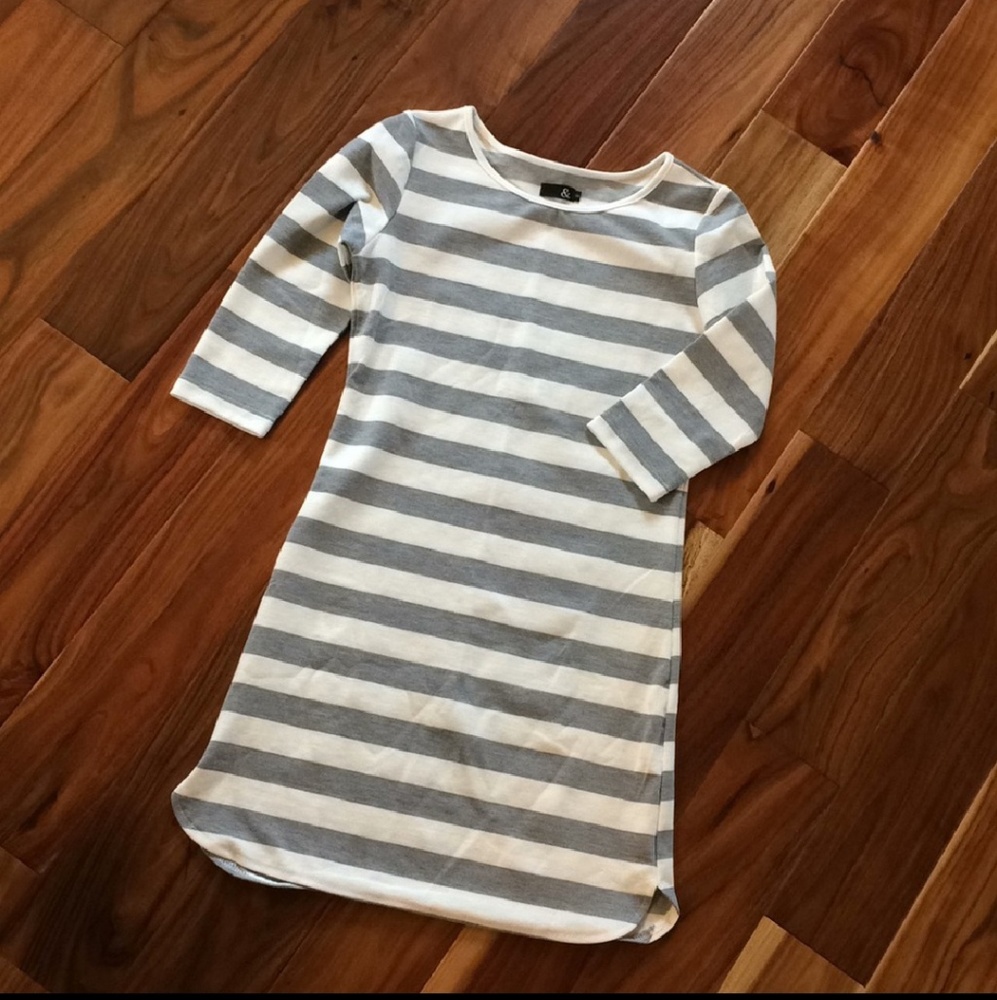** SOLD** AA Sweater dress - Picture 1 of 5